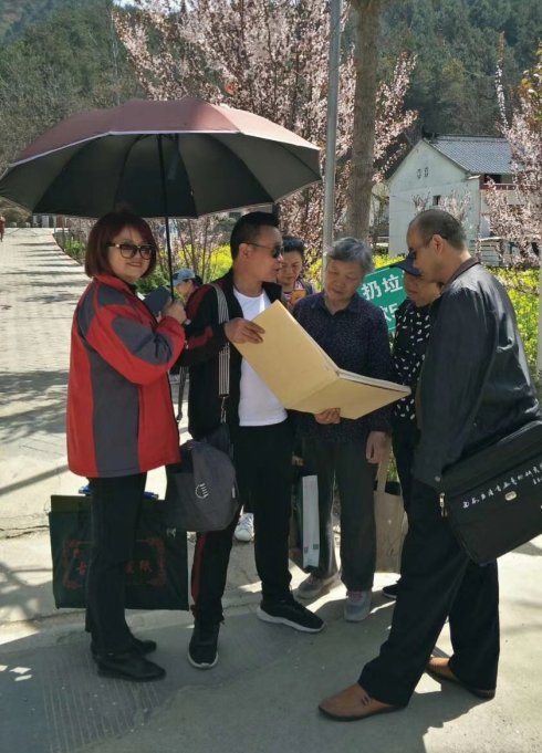 2.jpg 中国娱浪网书画频道米龙艺术工作室商洛采风写生纪实